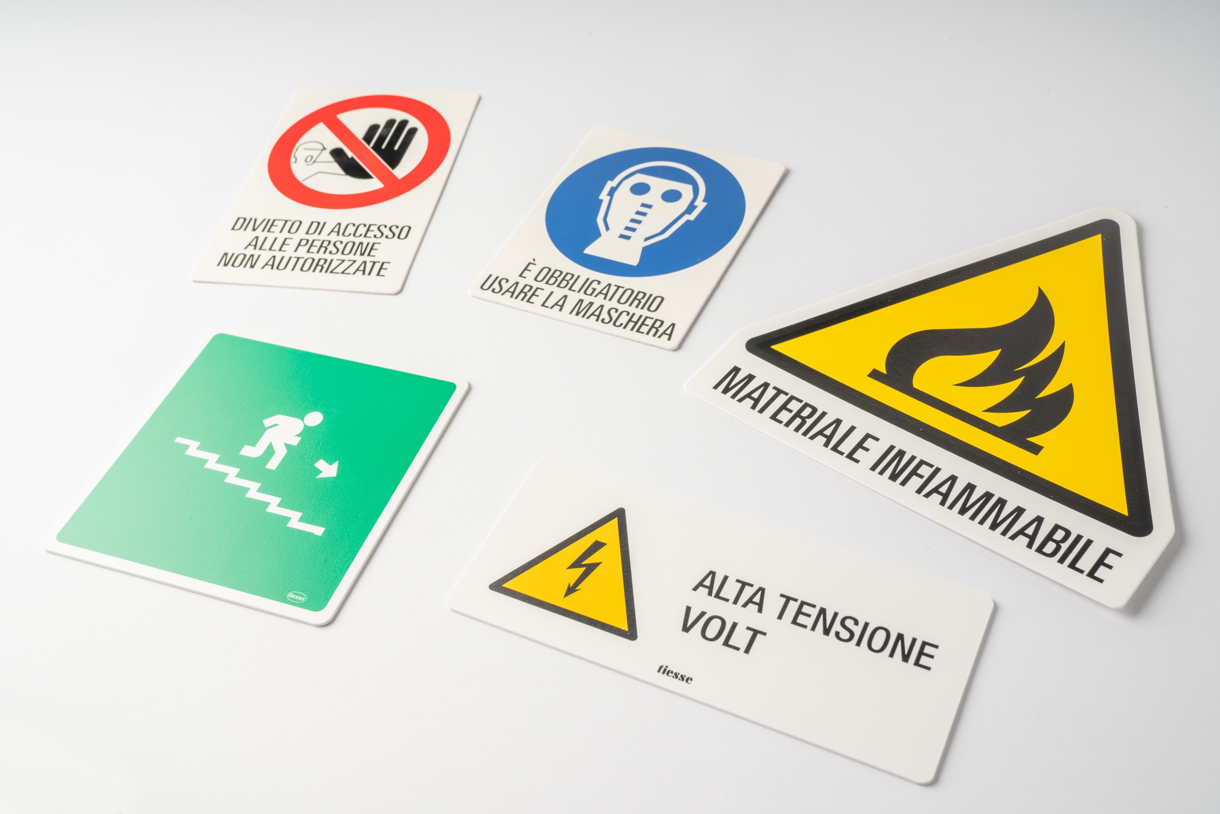 Cartello Di Sicurezza V Safety Private 300x100 Mm - Plastica Rigida 2 Mm - Made In Britain